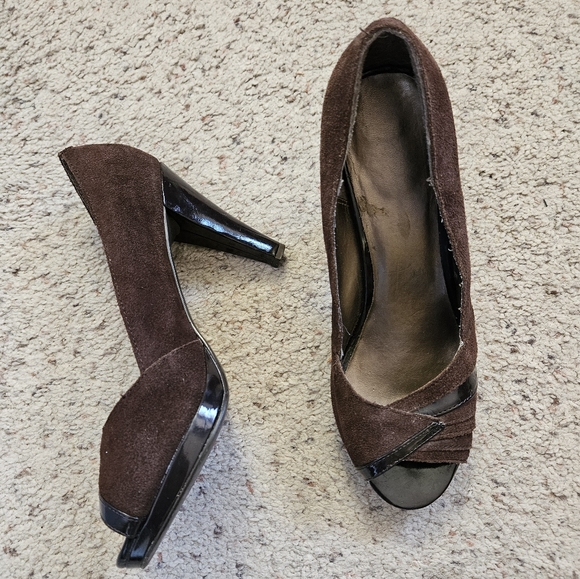 Avon brown peep toe leather heels, 8. - Picture 2 of 3